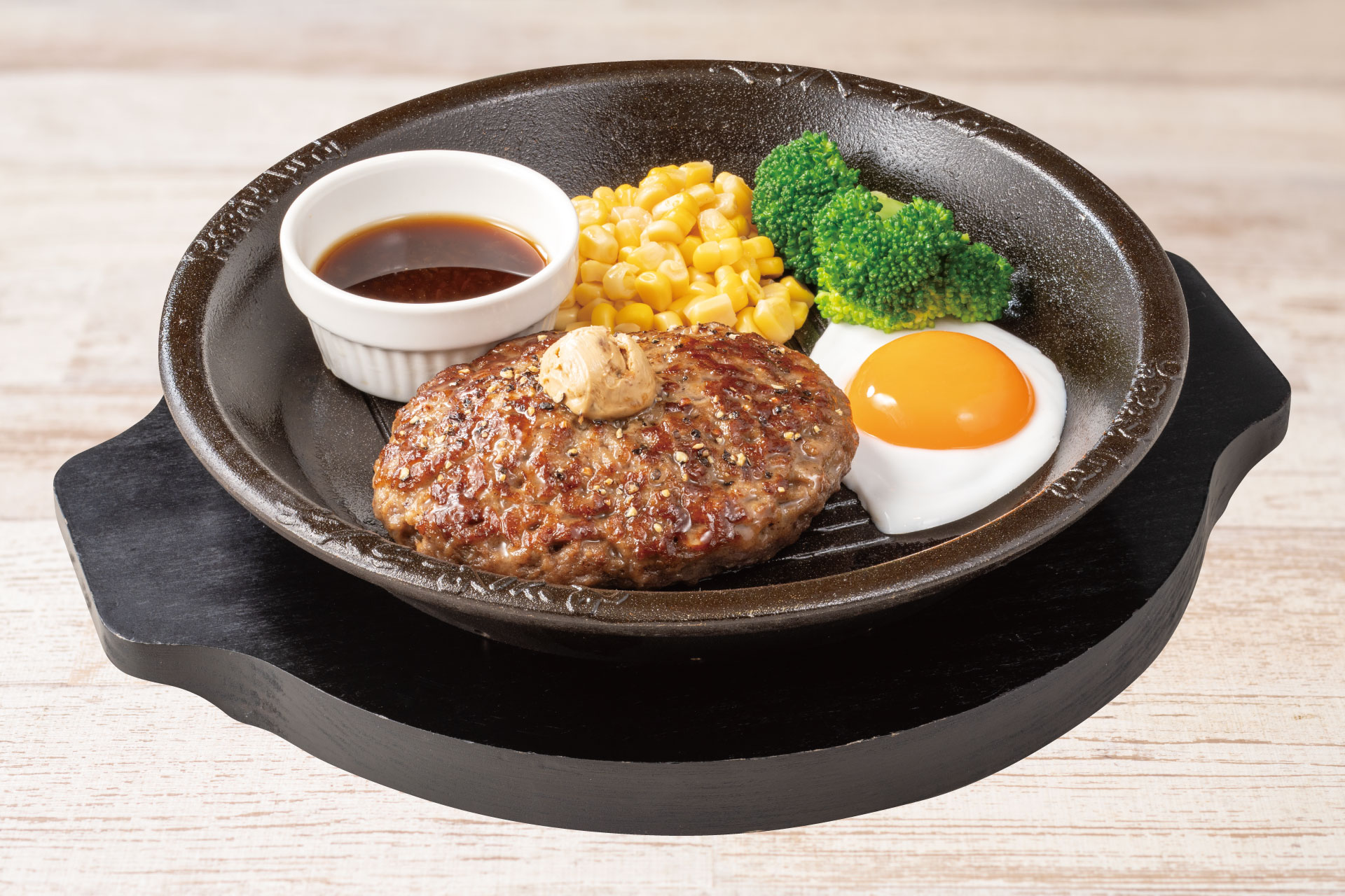 肉塊ハンバーグ 目玉焼き付き